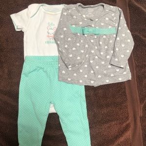 Carter’s baby girl 6-12 months 3 piece set